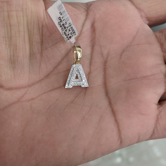 Real Diamond 10kt Gold Initial A pendant